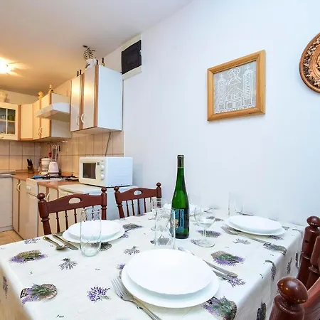 Mira 1296 Guest house